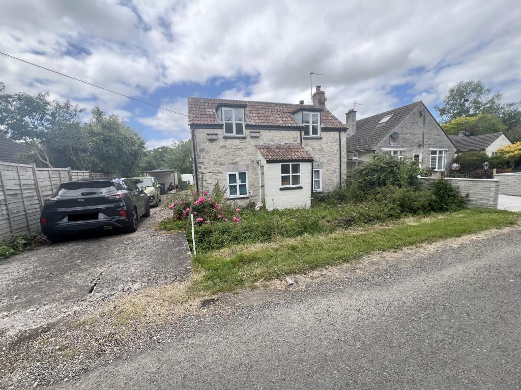 Lot: 153 - DETACHED COTTAGE FOR COMPLETE REFURBISHMENT - General view of front of property and garden and drive